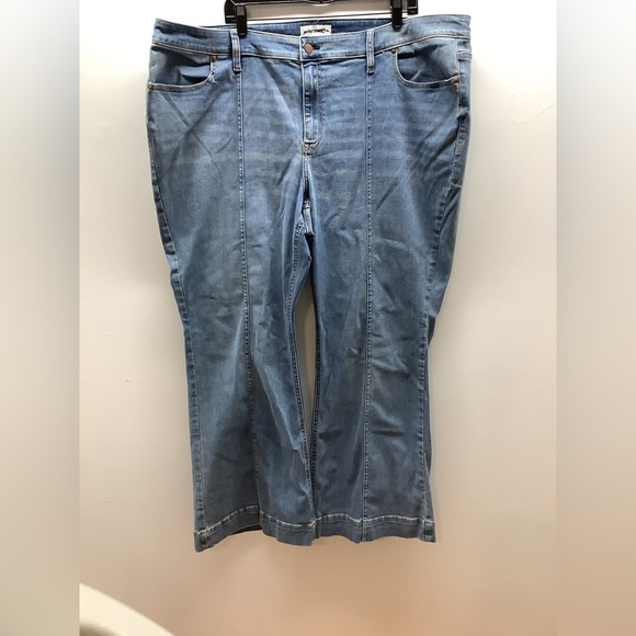 Lane Bryant Size 26 Light Denim Flare Leg Jeans. New Without Tag - Picture 2 of 8